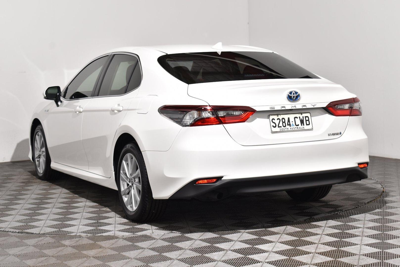 2023 Toyota Camry Ascent — photo 2