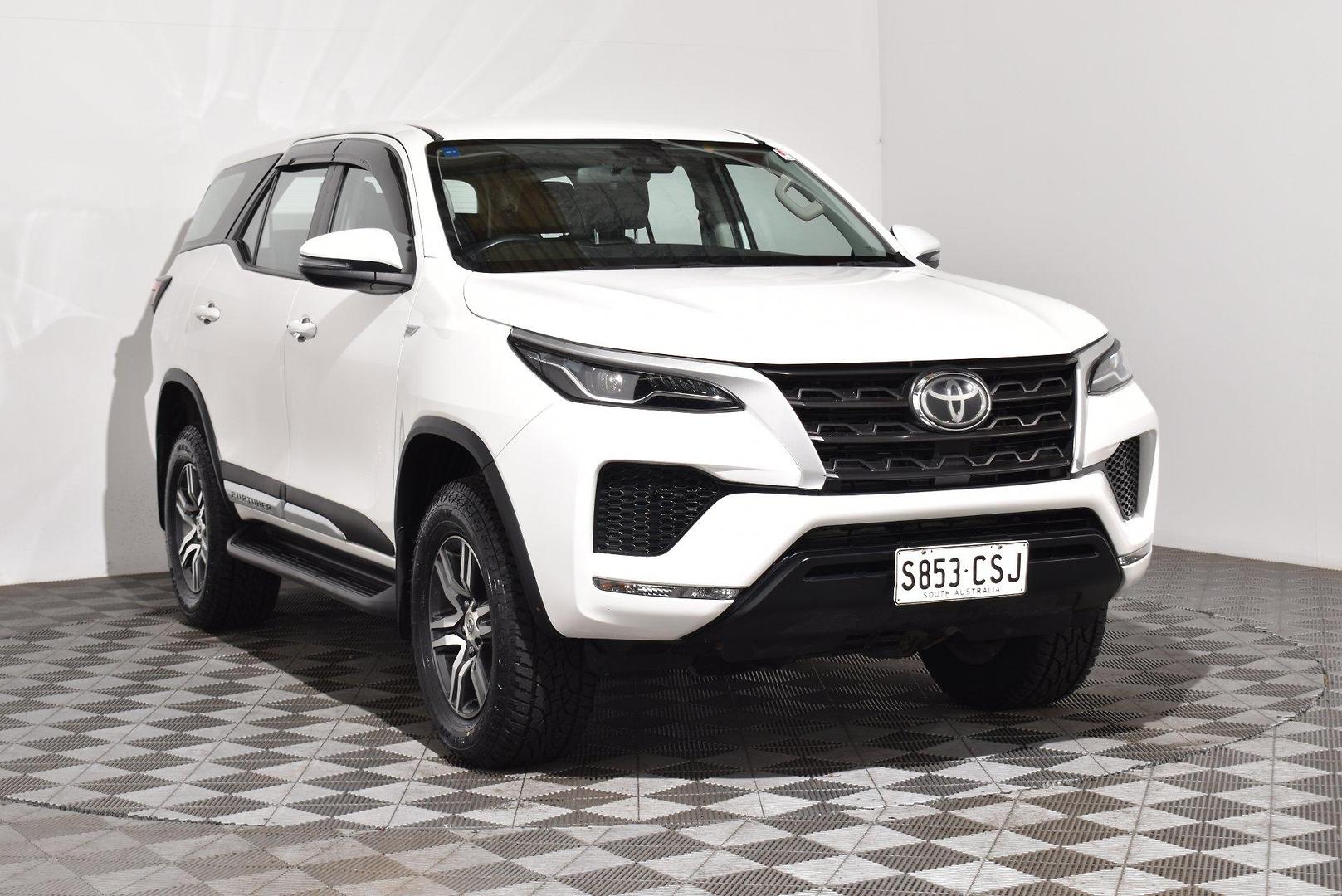 2022 Toyota Fortuner GX — photo 1
