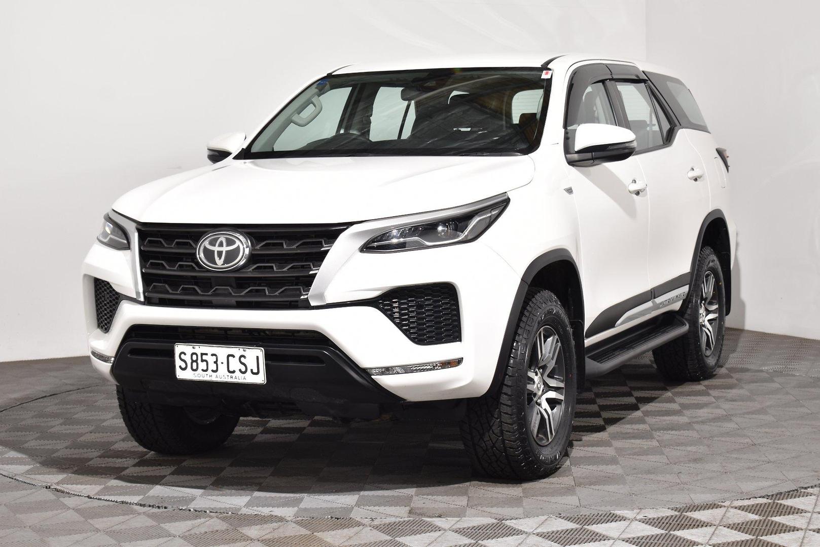 2022 Toyota Fortuner GX — photo 13