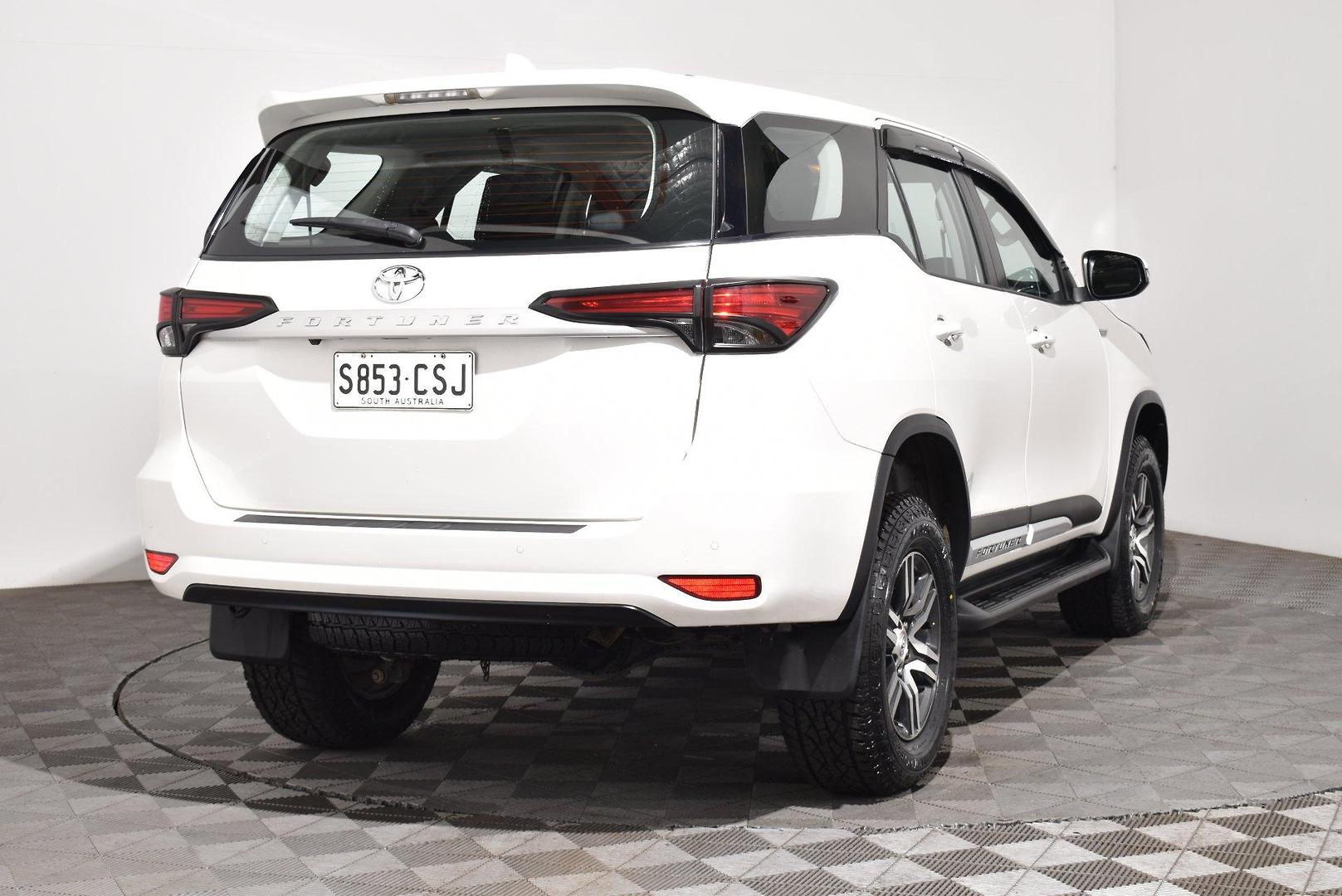 2022 Toyota Fortuner GX — photo 14