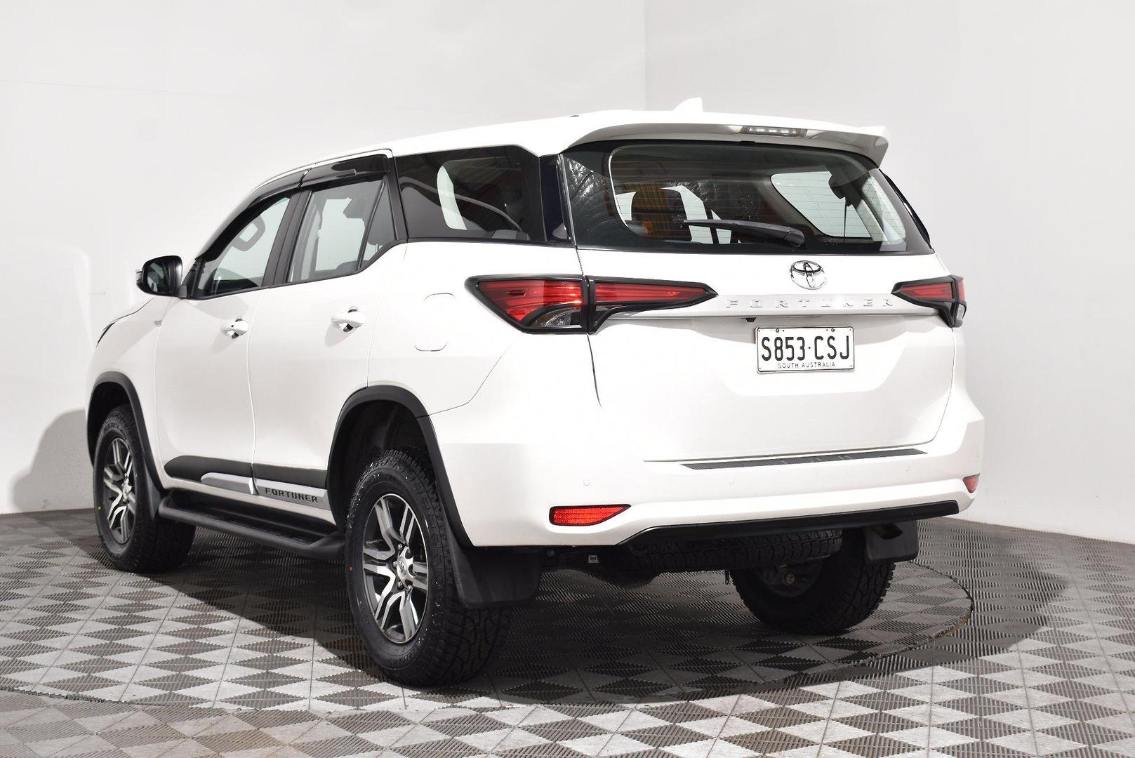 2022 Toyota Fortuner GX — photo 2