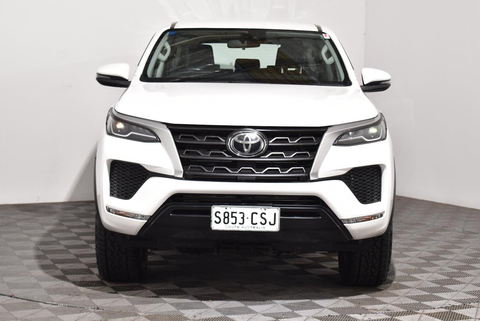 2022 Toyota Fortuner GX — photo 3