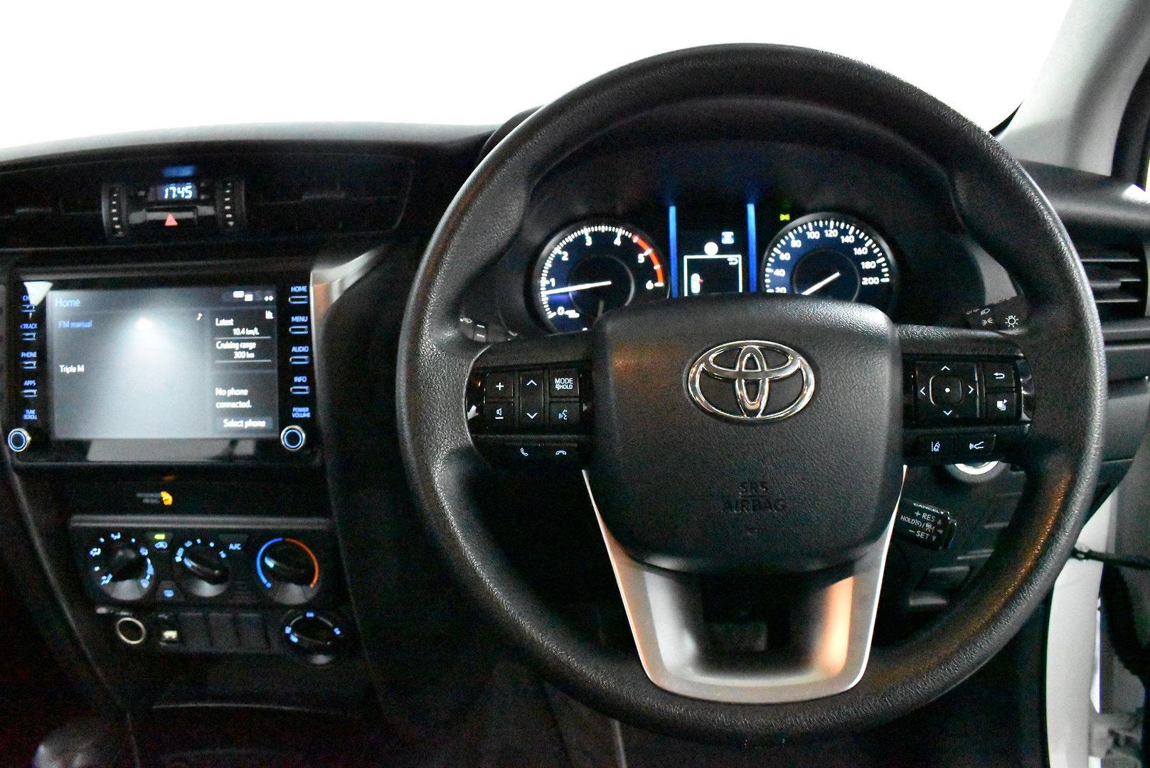 2022 Toyota Fortuner GX — photo 5