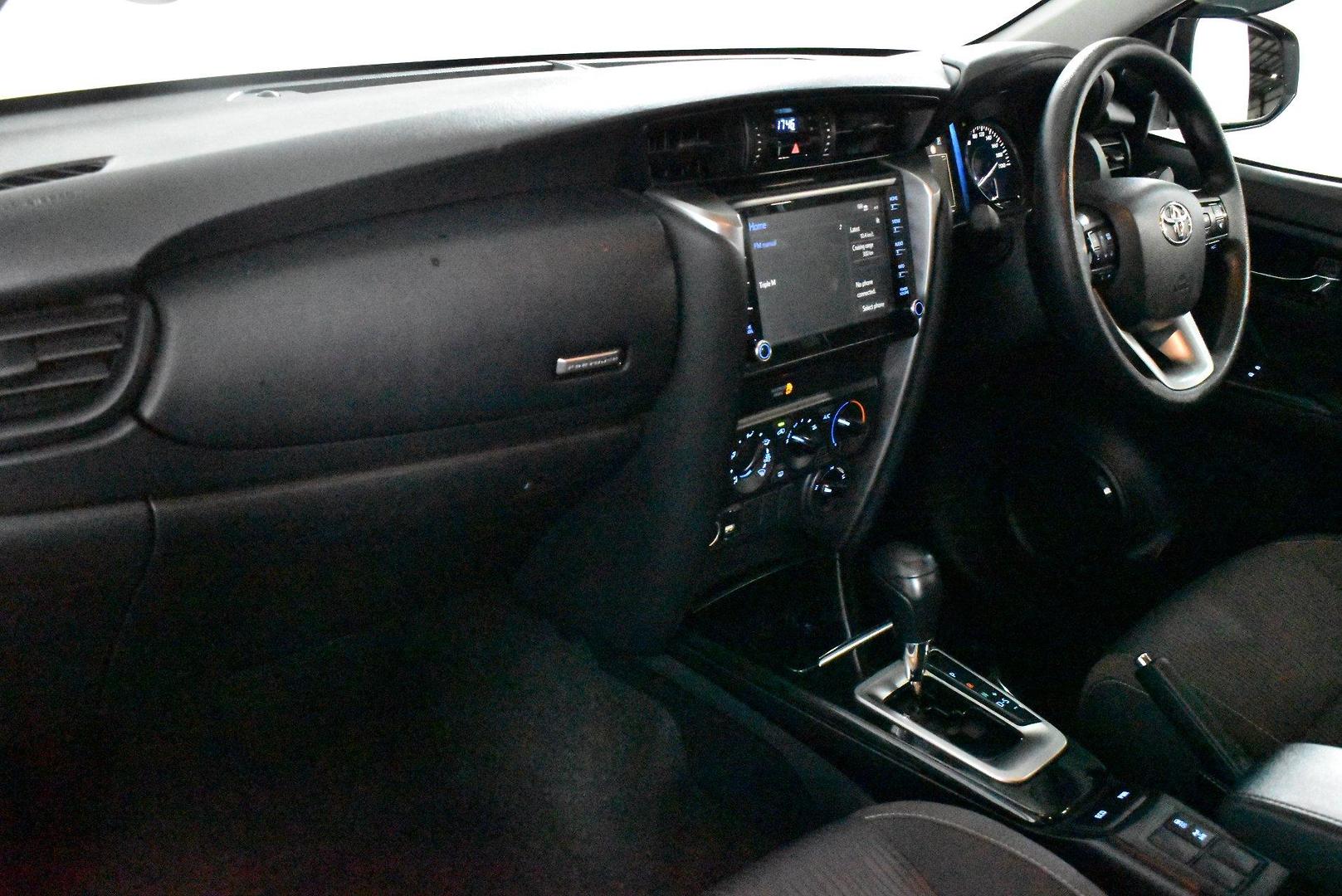 2022 Toyota Fortuner GX — photo 6