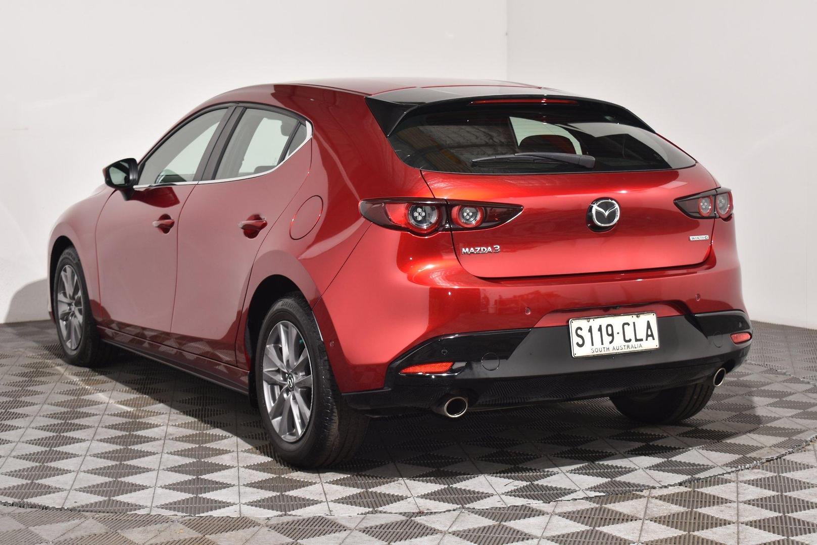 2021 Mazda 3 G20 Pure — photo 2