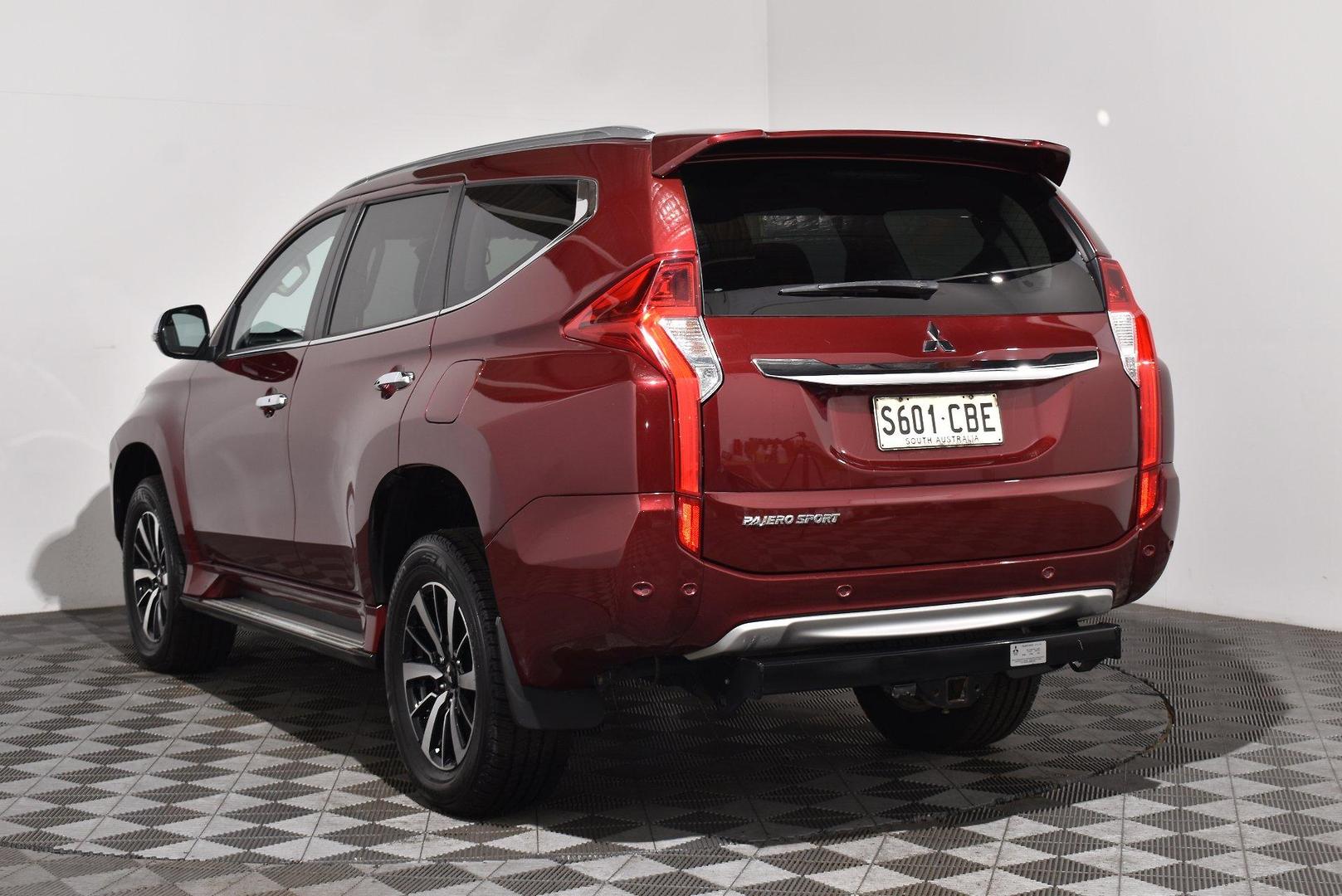 2019 Mitsubishi Pajero Sport Exceed — photo 2
