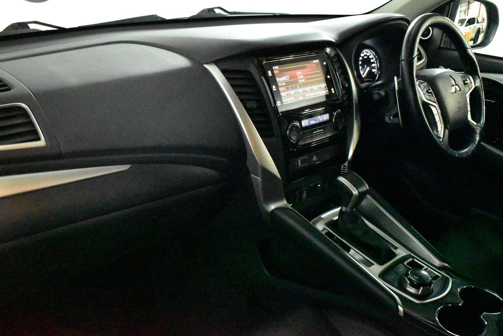 2019 Mitsubishi Pajero Sport Exceed — photo 6
