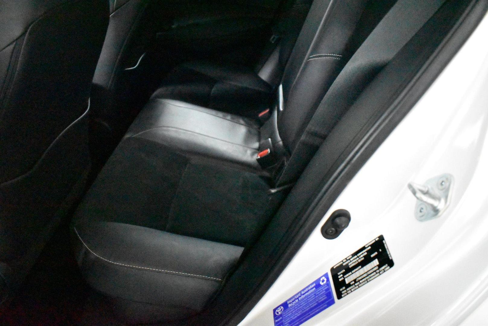 2020 Toyota Corolla ZR Hybrid — photo 12