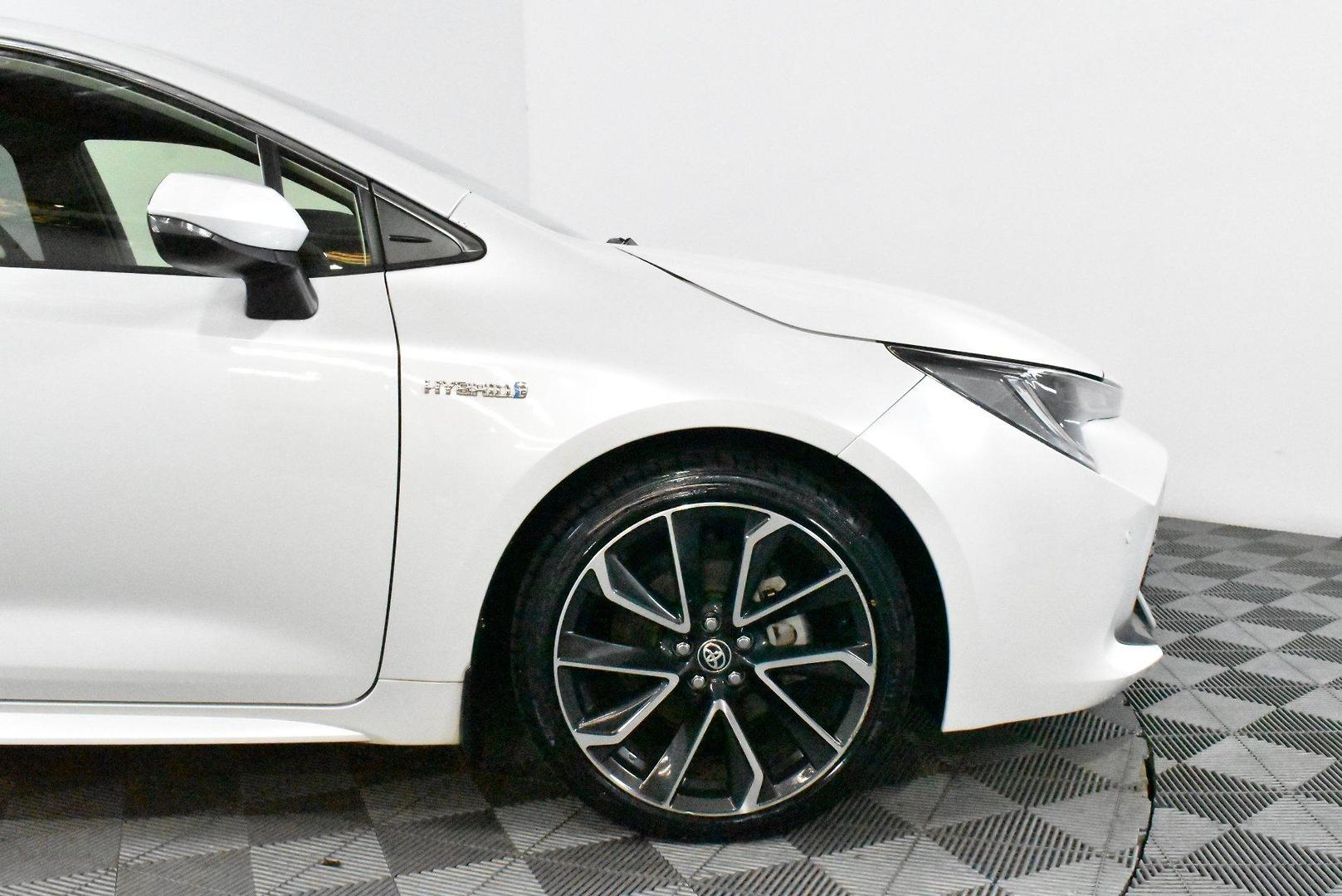 2020 Toyota Corolla ZR Hybrid — photo 18
