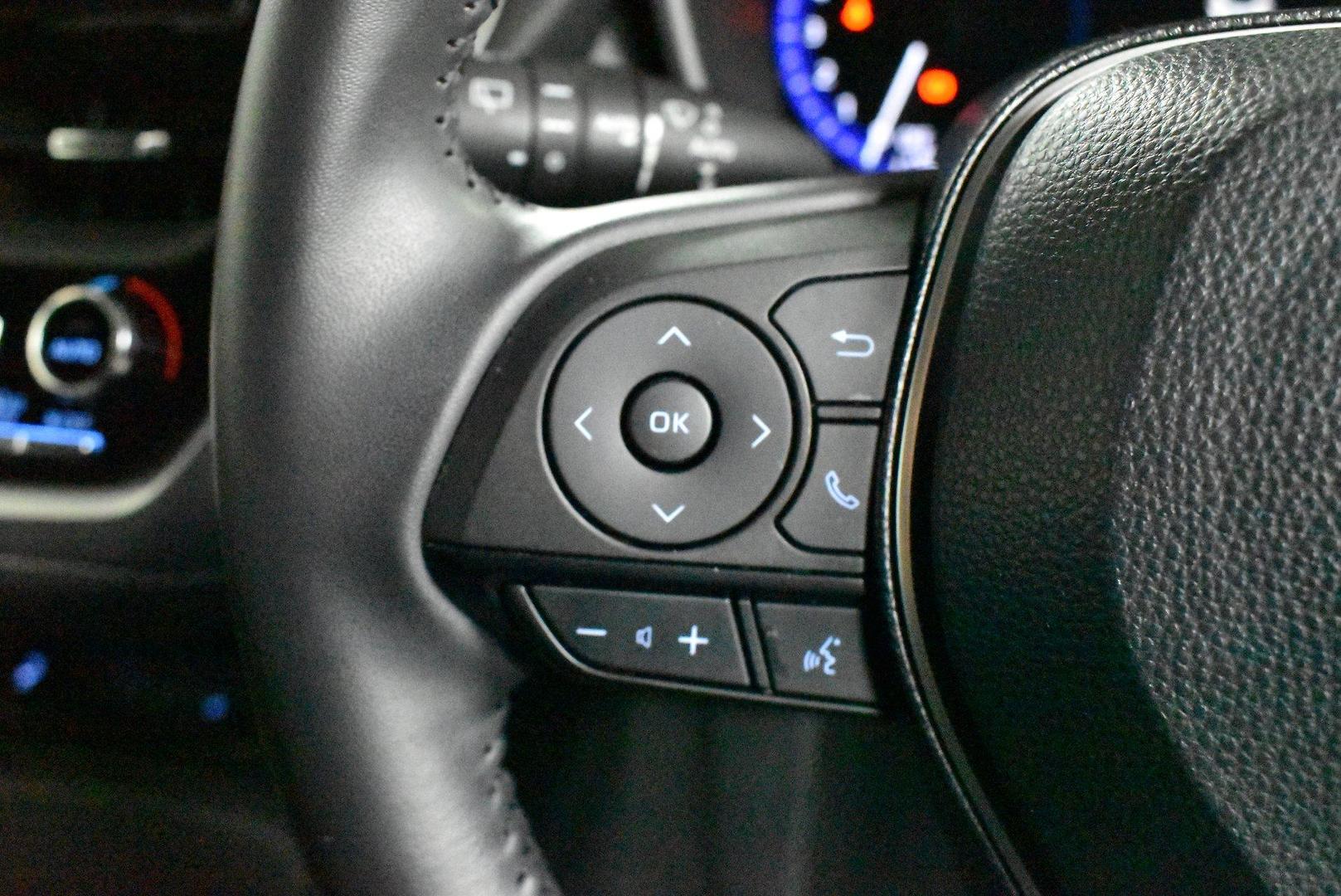 2020 Toyota Corolla ZR Hybrid — photo 21