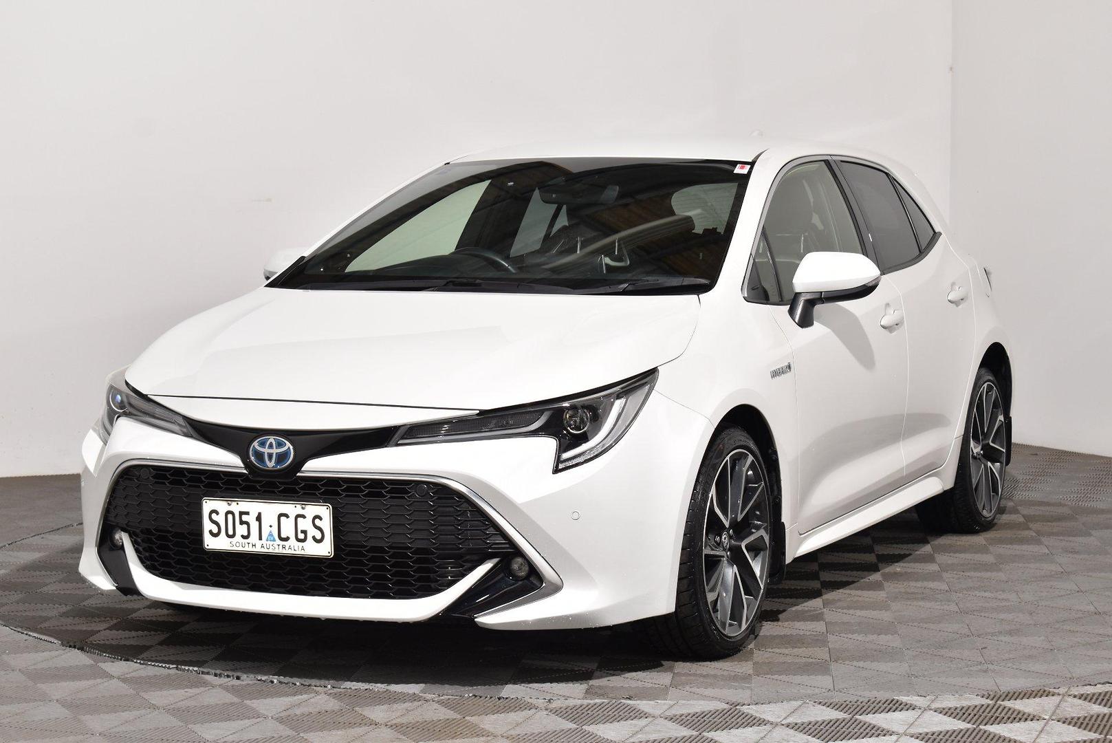 2020 Toyota Corolla ZR Hybrid — photo 3