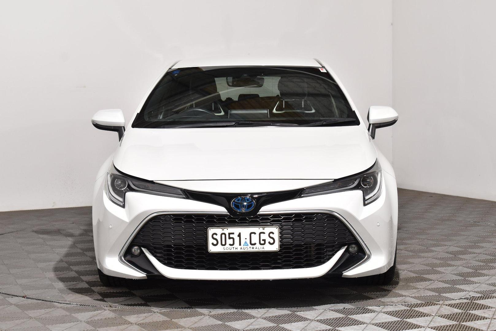 2020 Toyota Corolla ZR Hybrid — photo 4