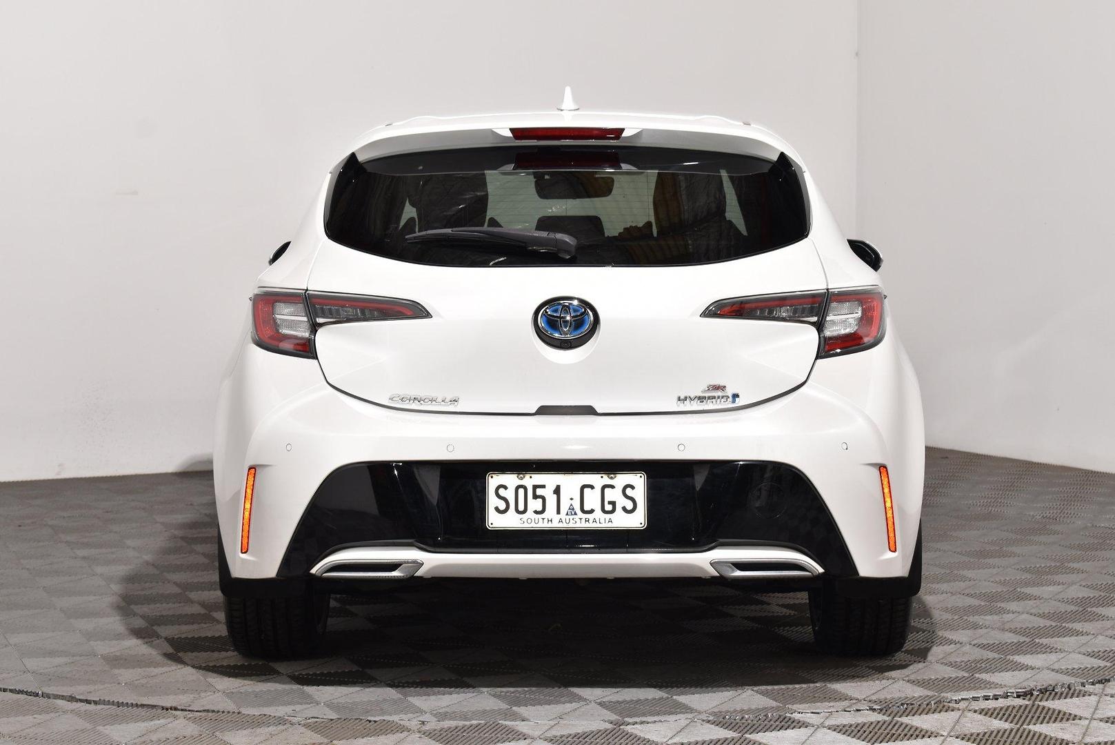 2020 Toyota Corolla ZR Hybrid — photo 5