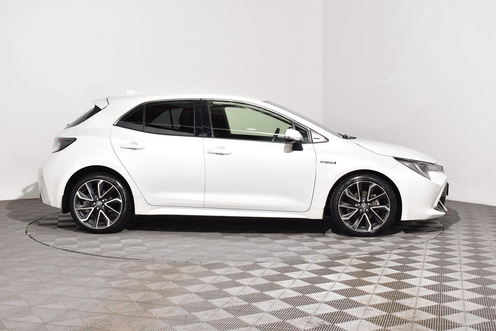 2020 Toyota Corolla ZR Hybrid — photo 7