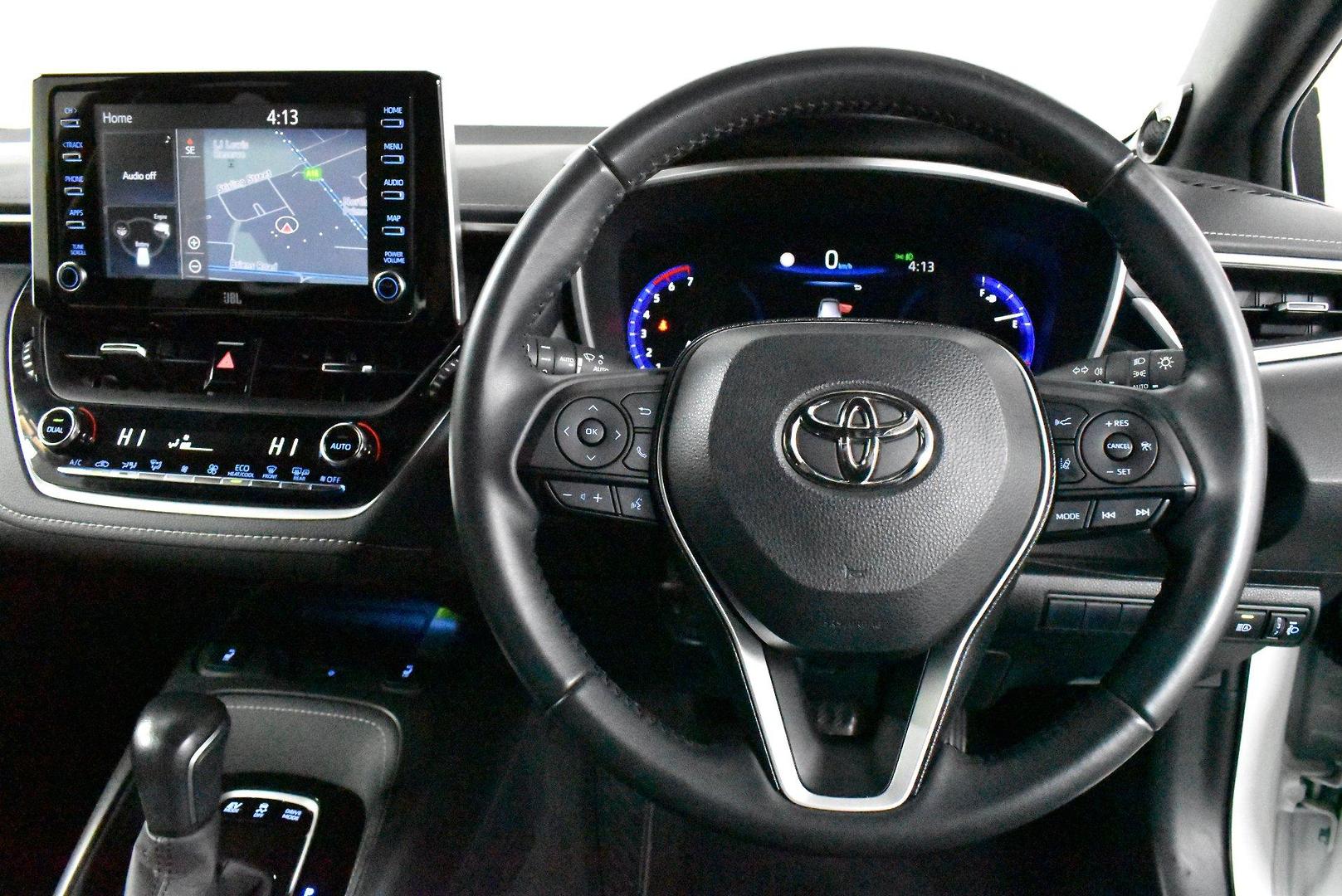 2020 Toyota Corolla ZR Hybrid — photo 9