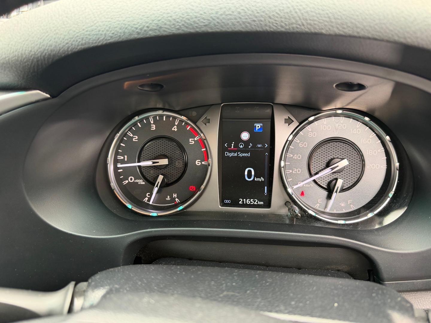 2023 Toyota Hilux SR5 — photo 10