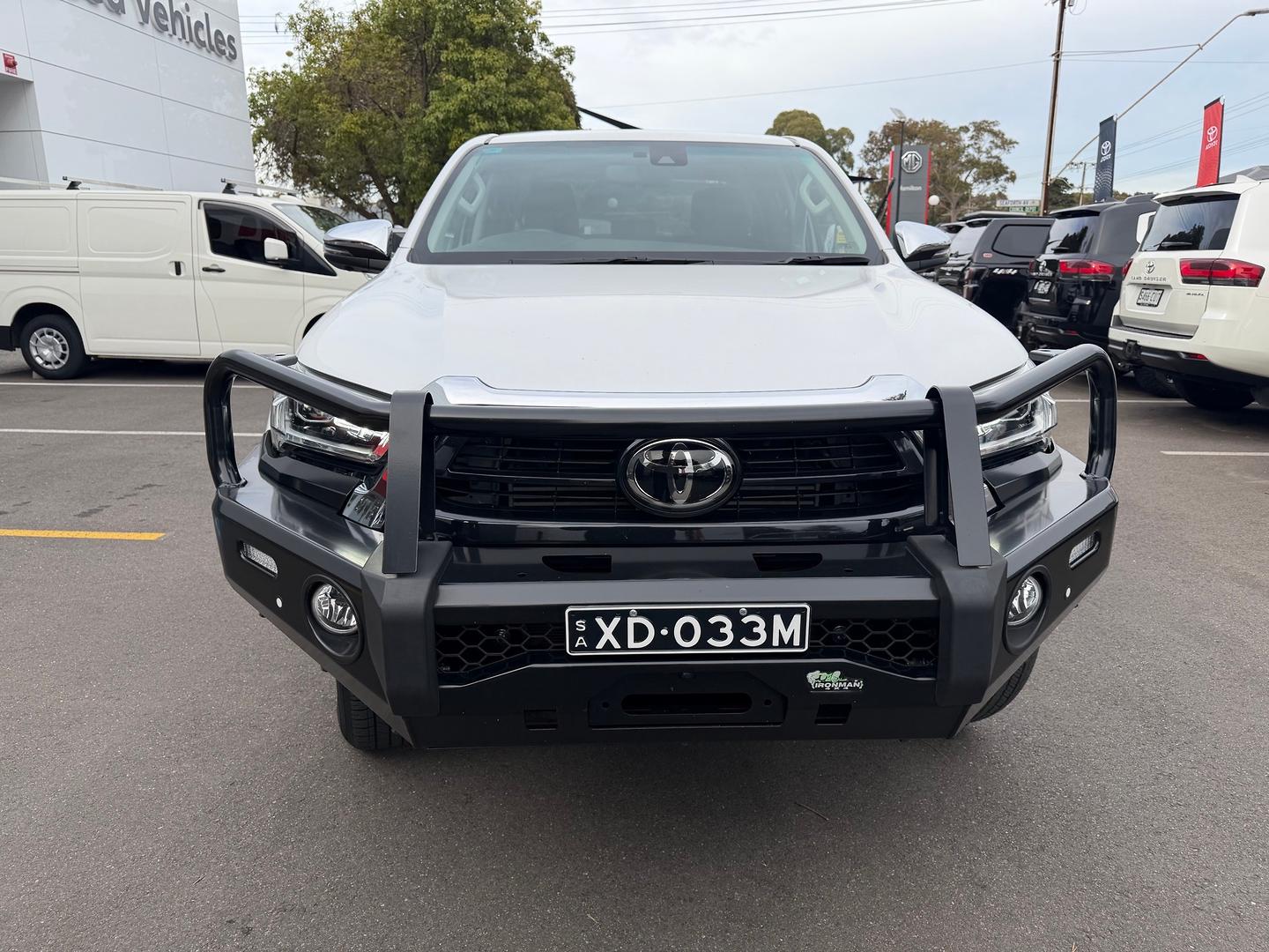 2023 Toyota Hilux SR5 — photo 2