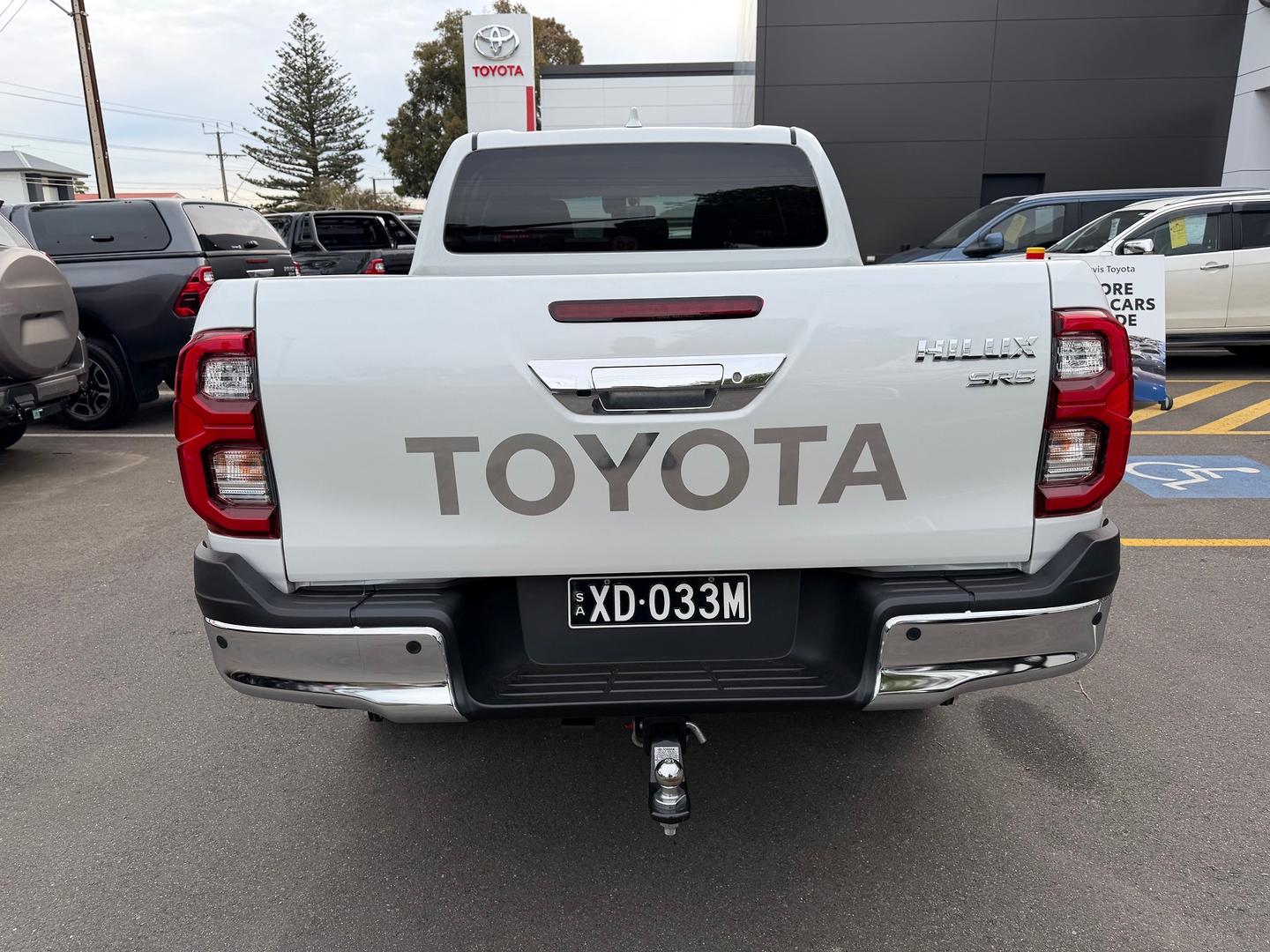 2023 Toyota Hilux SR5 — photo 5
