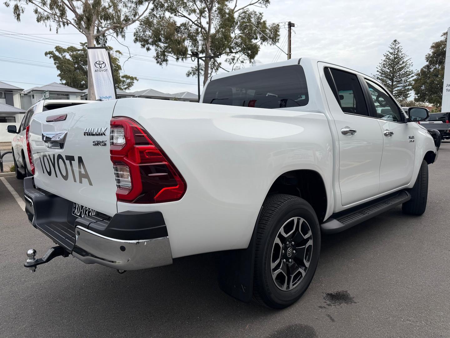2023 Toyota Hilux SR5 — photo 6