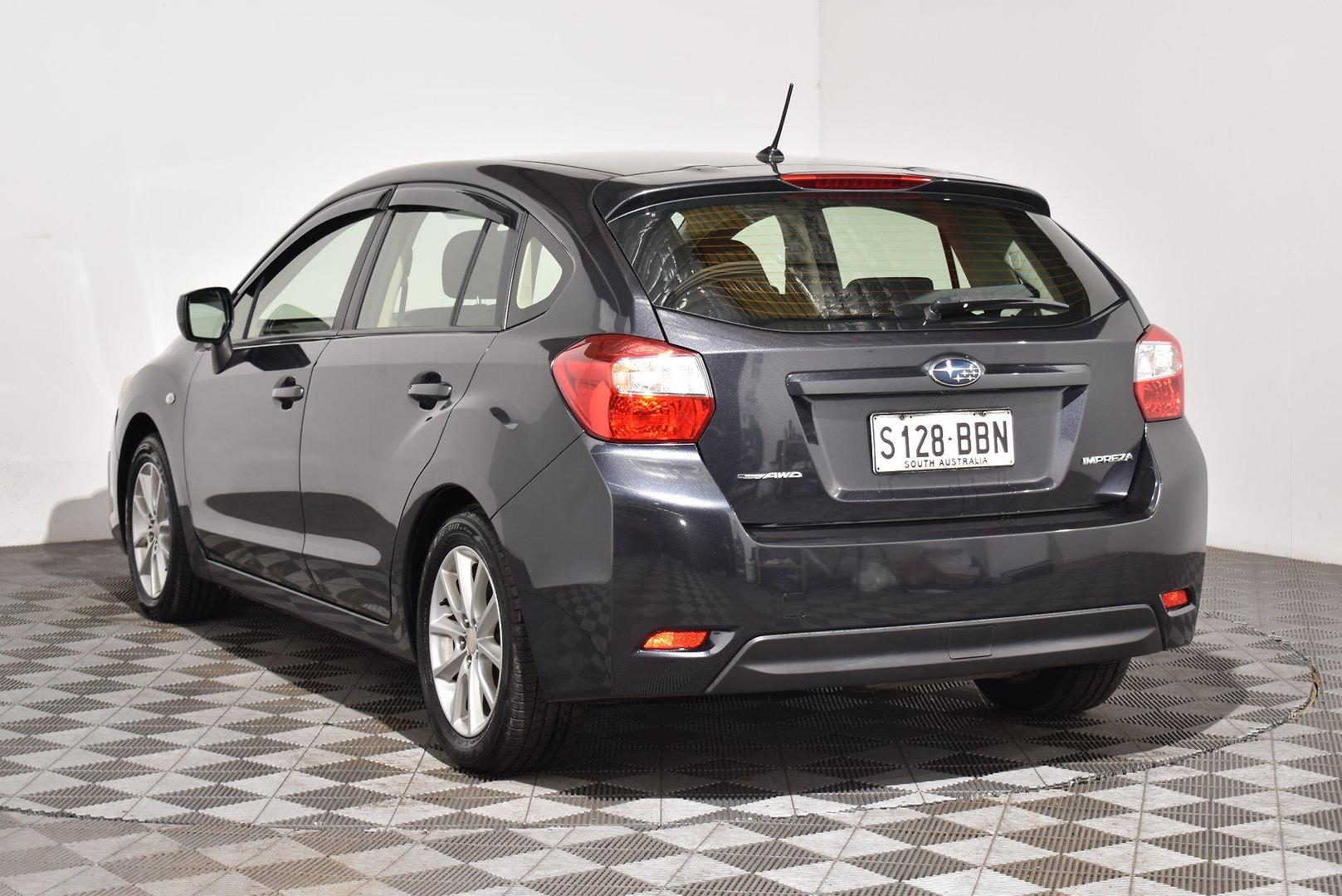 2014 Subaru Impreza 20i — photo 2
