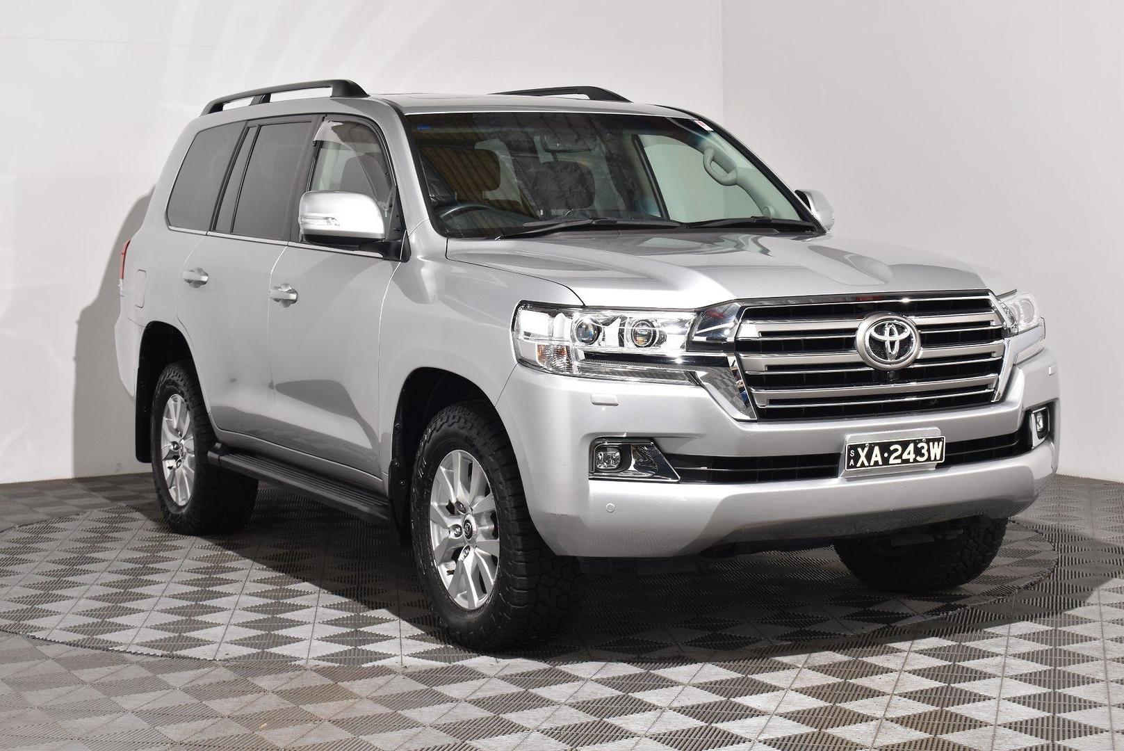 2020 Toyota Landcruiser VX — photo 1