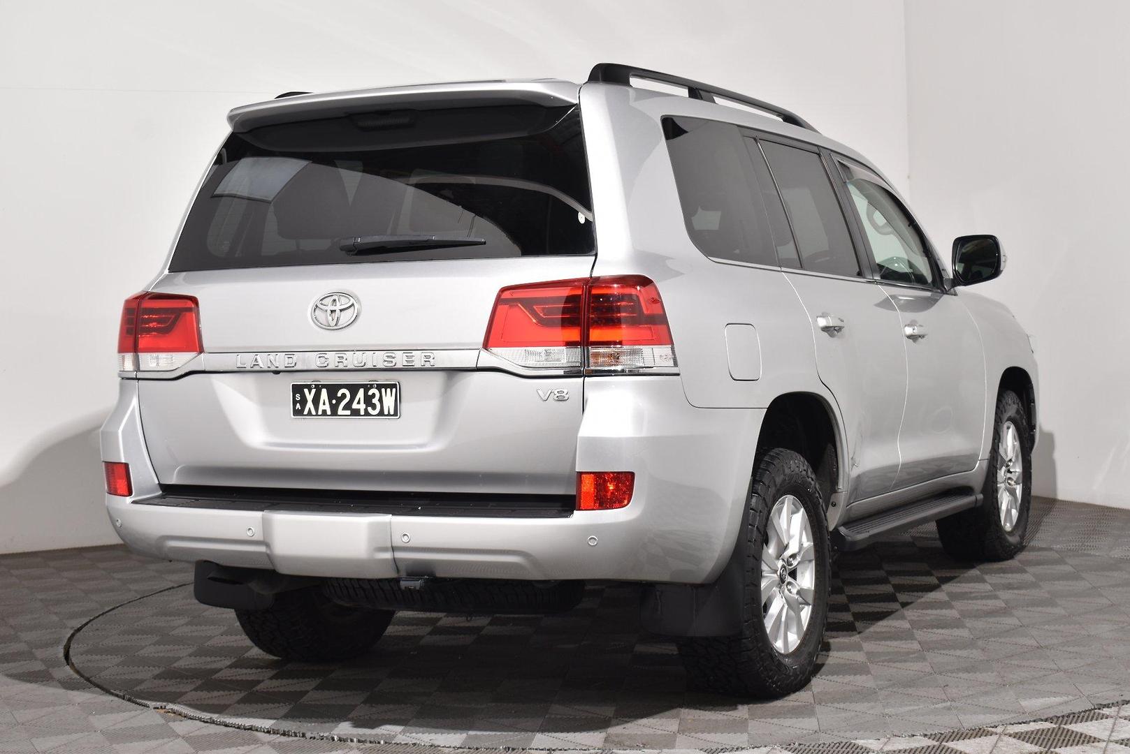 2020 Toyota Landcruiser VX — photo 14