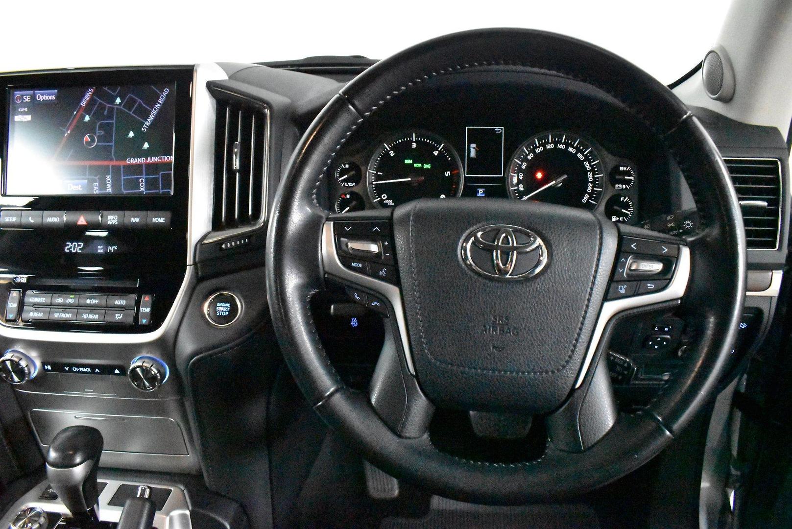 2020 Toyota Landcruiser VX — photo 5