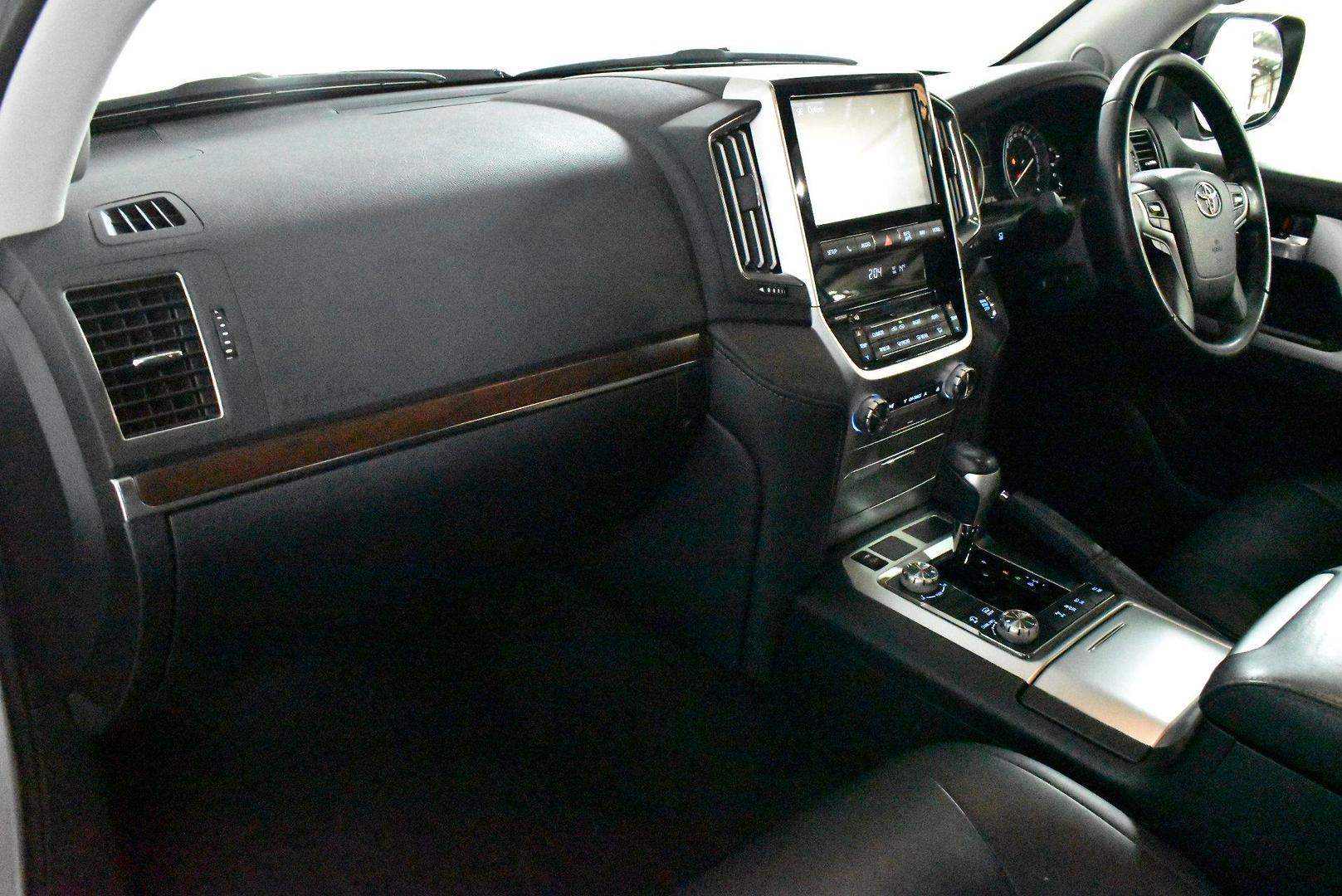 2020 Toyota Landcruiser VX — photo 6