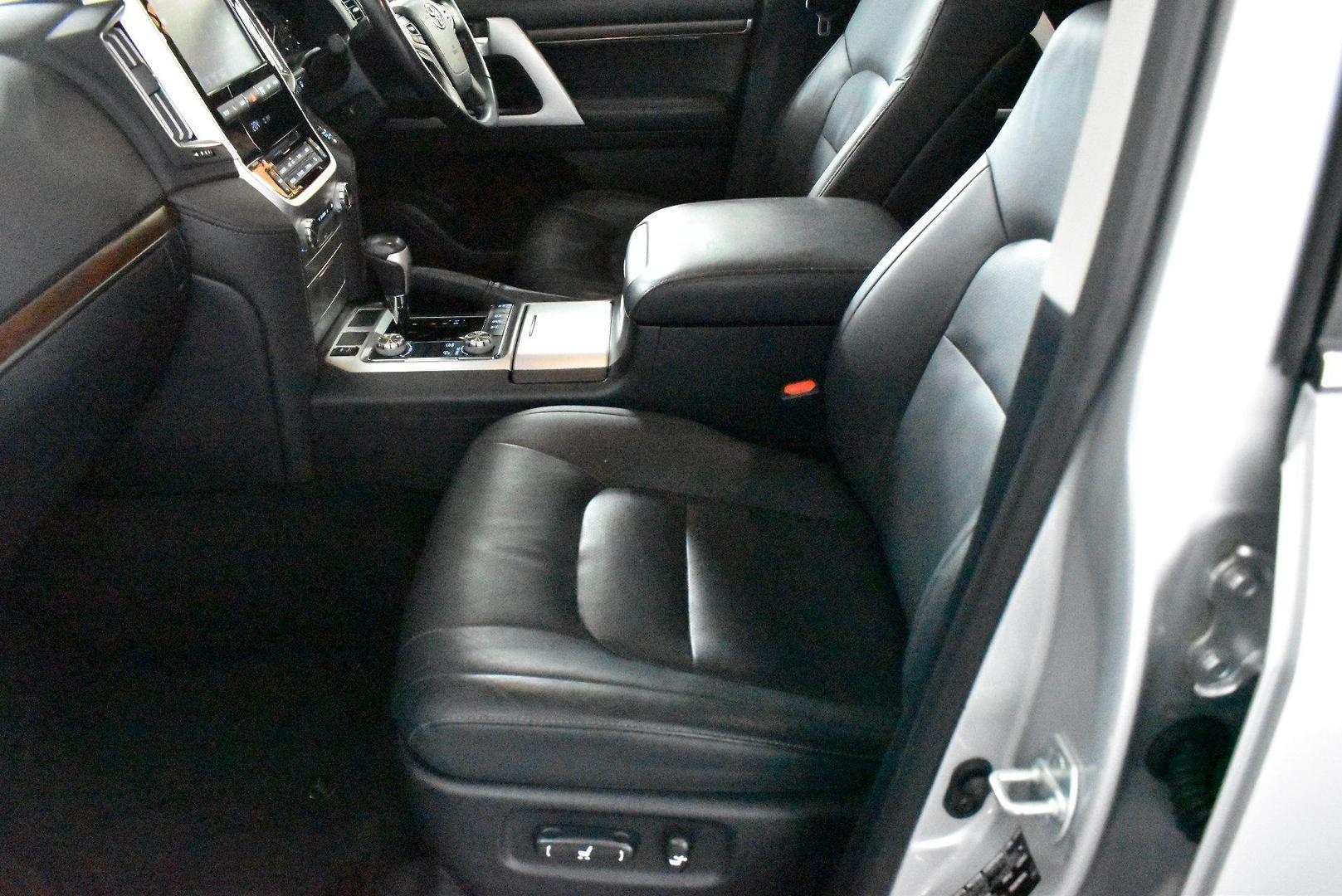2020 Toyota Landcruiser VX — photo 7