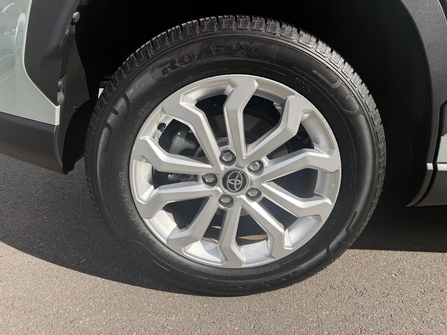 2023 Toyota Corolla Cross GX — photo 8
