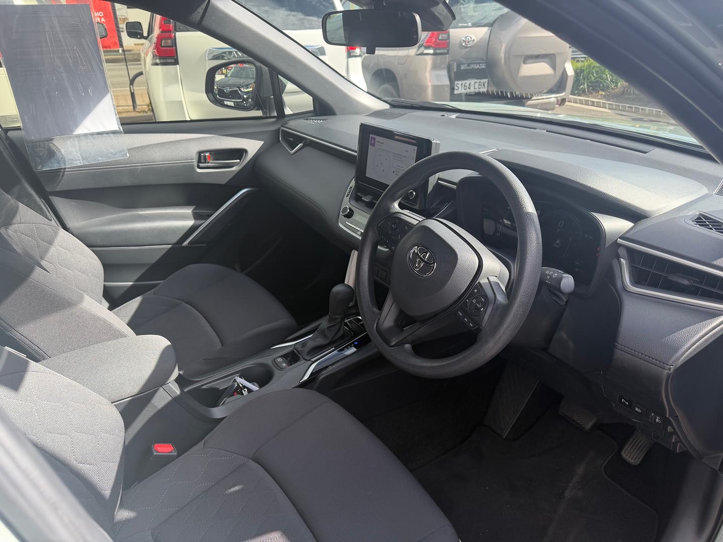 2023 Toyota Corolla Cross GX — photo 9