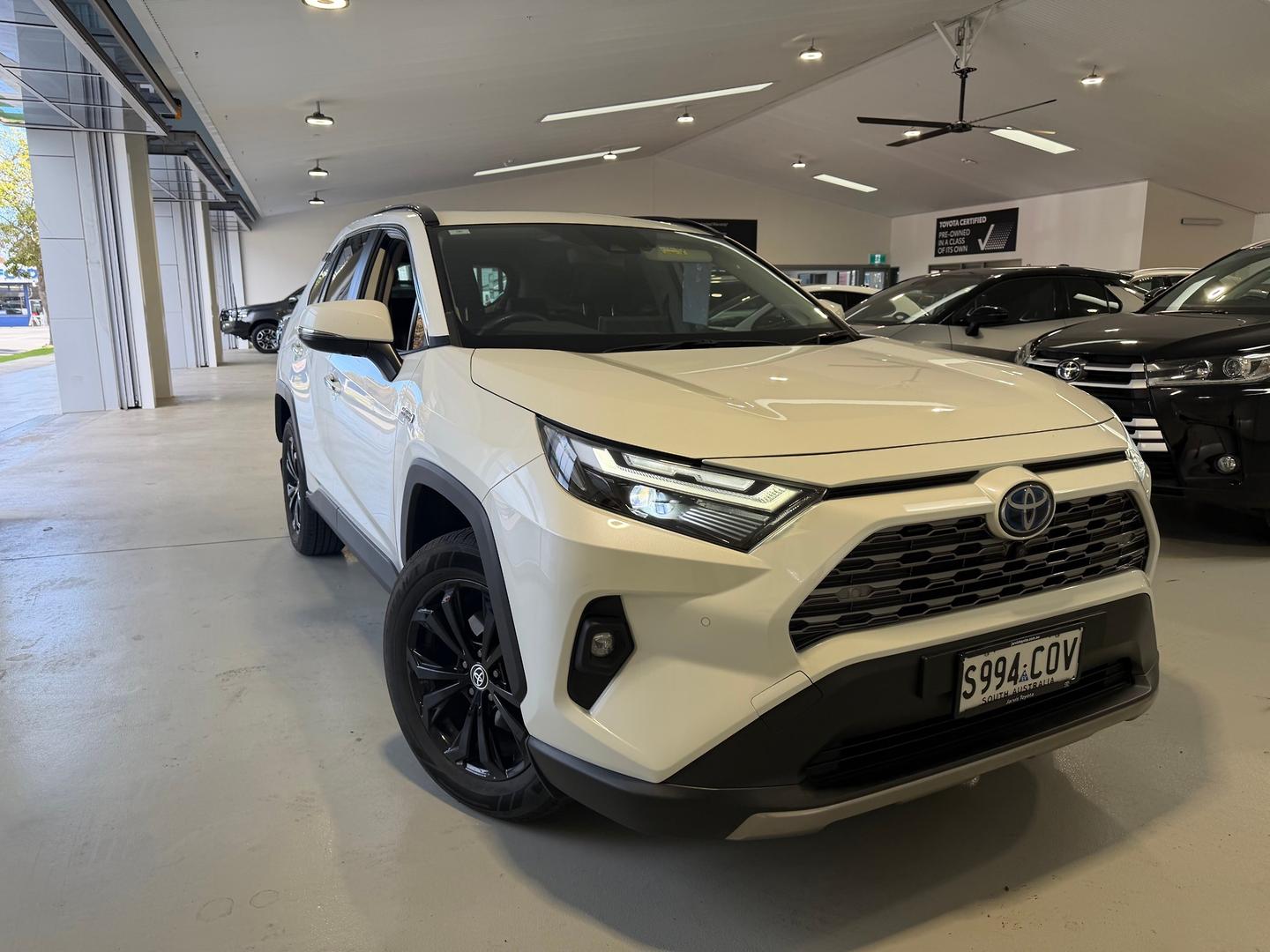2022 Toyota RAV4 Cruiser — photo 1