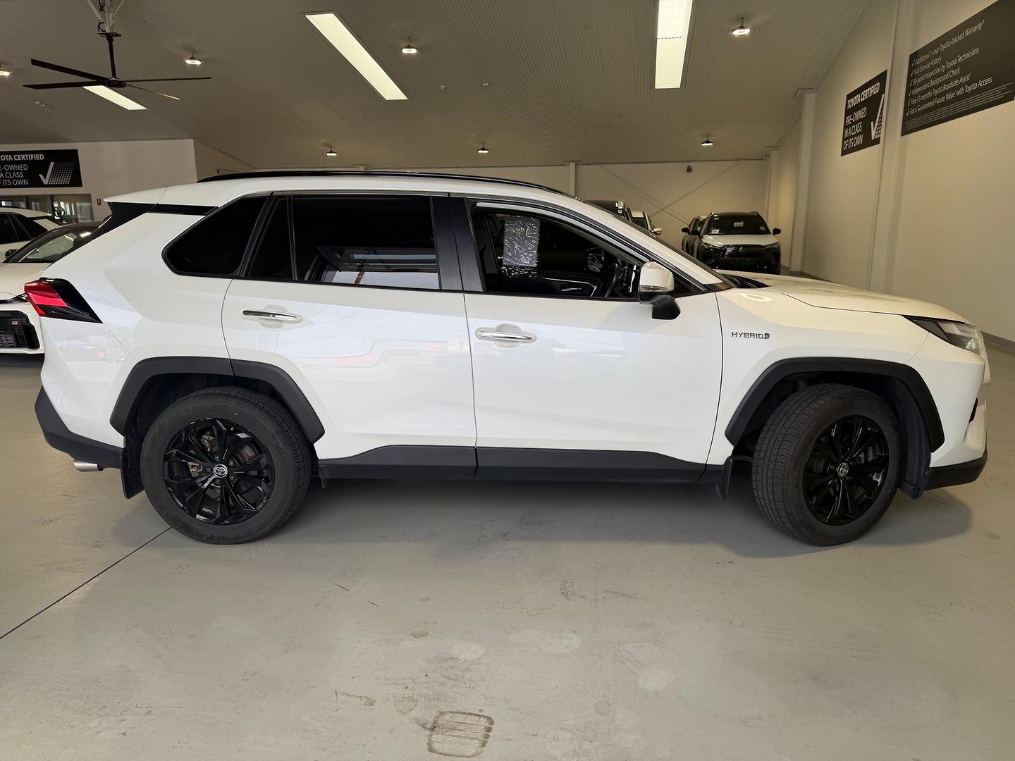 2022 Toyota RAV4 Cruiser — photo 7