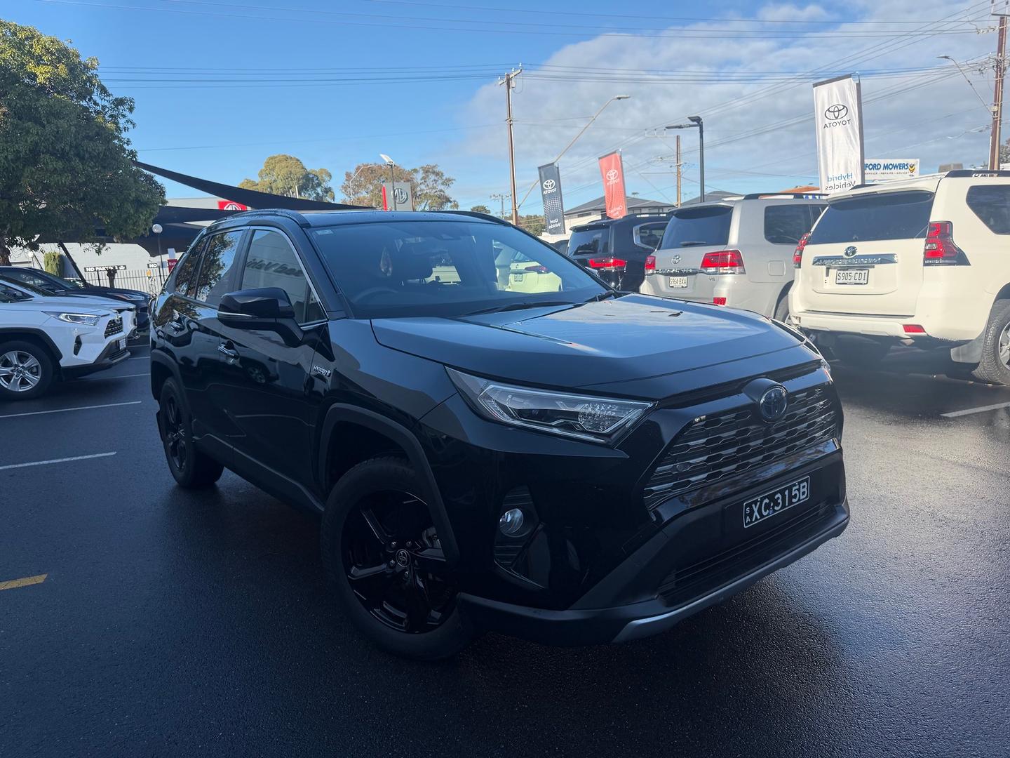 2021 Toyota RAV4 Cruiser — photo 1