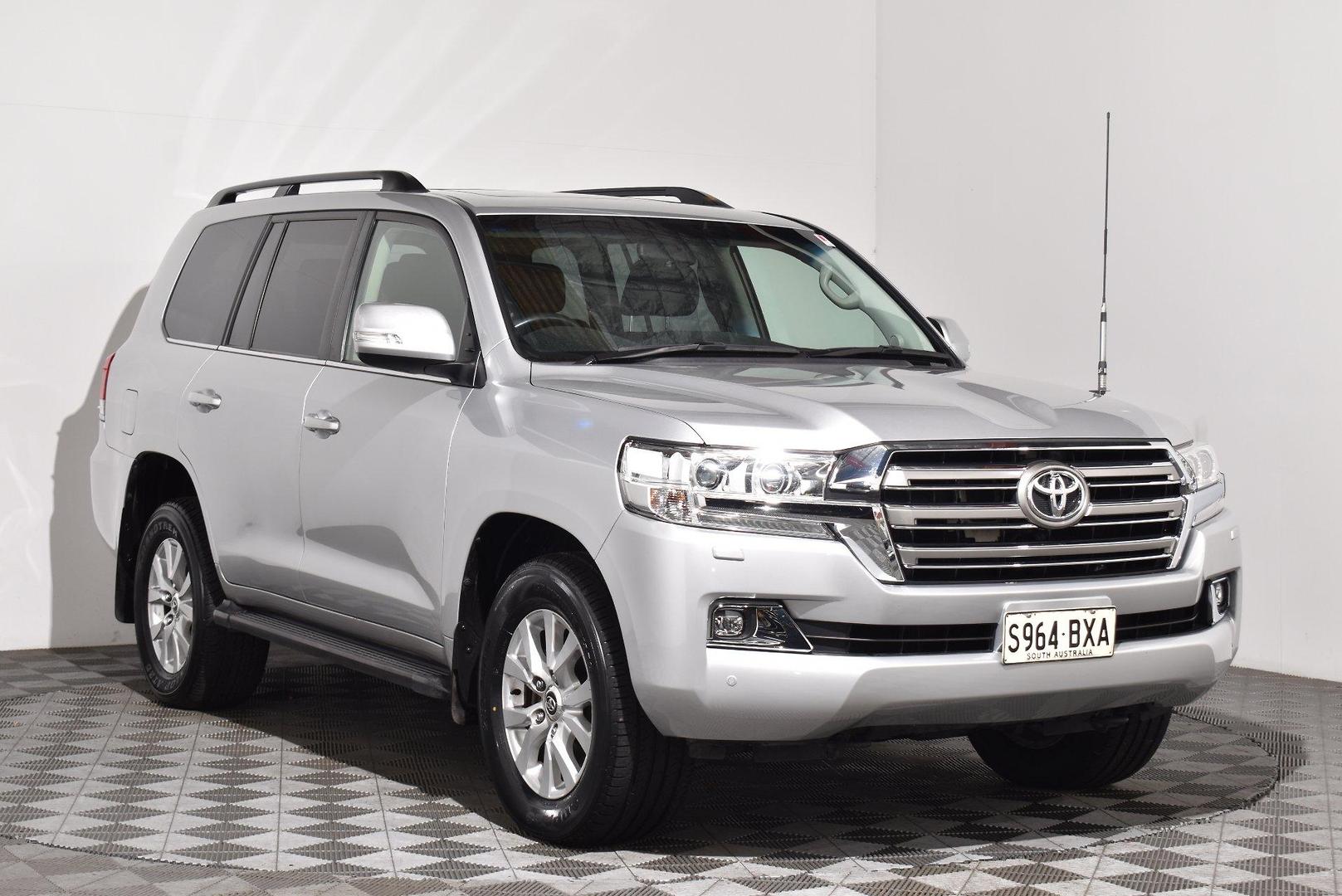 2018 Toyota Landcruiser VX — photo 1
