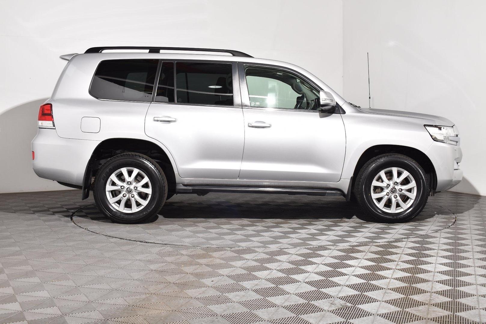 2018 Toyota Landcruiser VX — photo 10