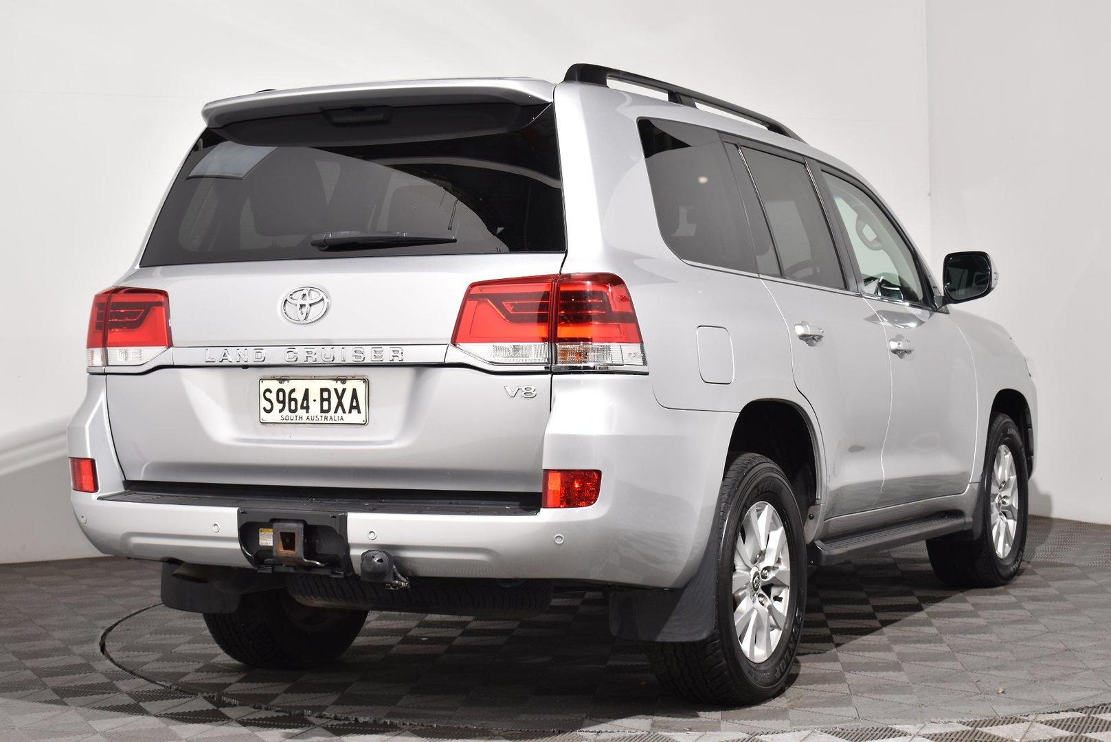 2018 Toyota Landcruiser VX — photo 14