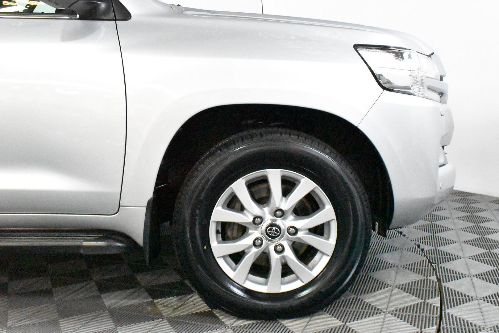 2018 Toyota Landcruiser VX — photo 18