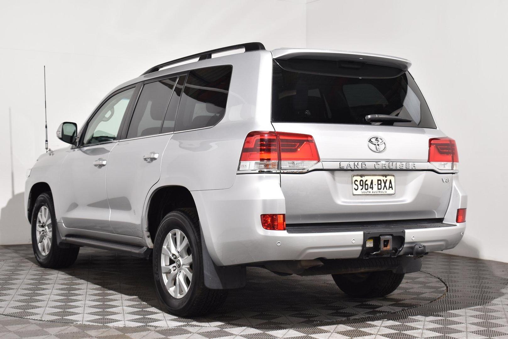 2018 Toyota Landcruiser VX — photo 2