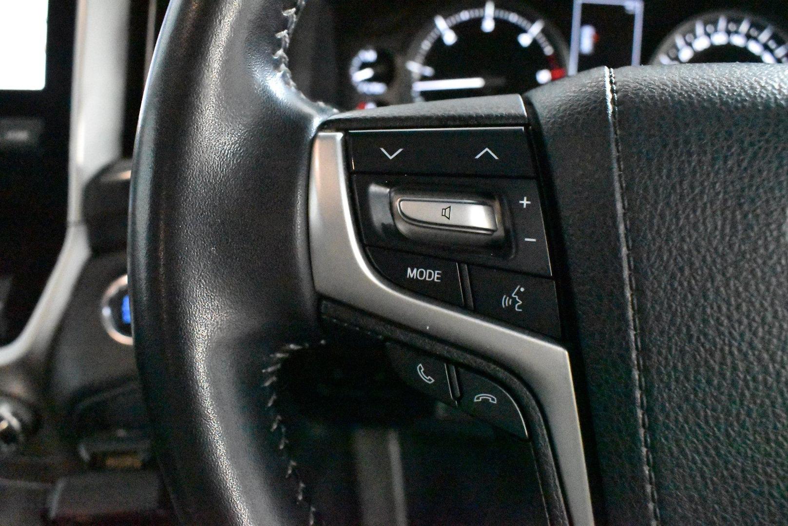 2018 Toyota Landcruiser VX — photo 21