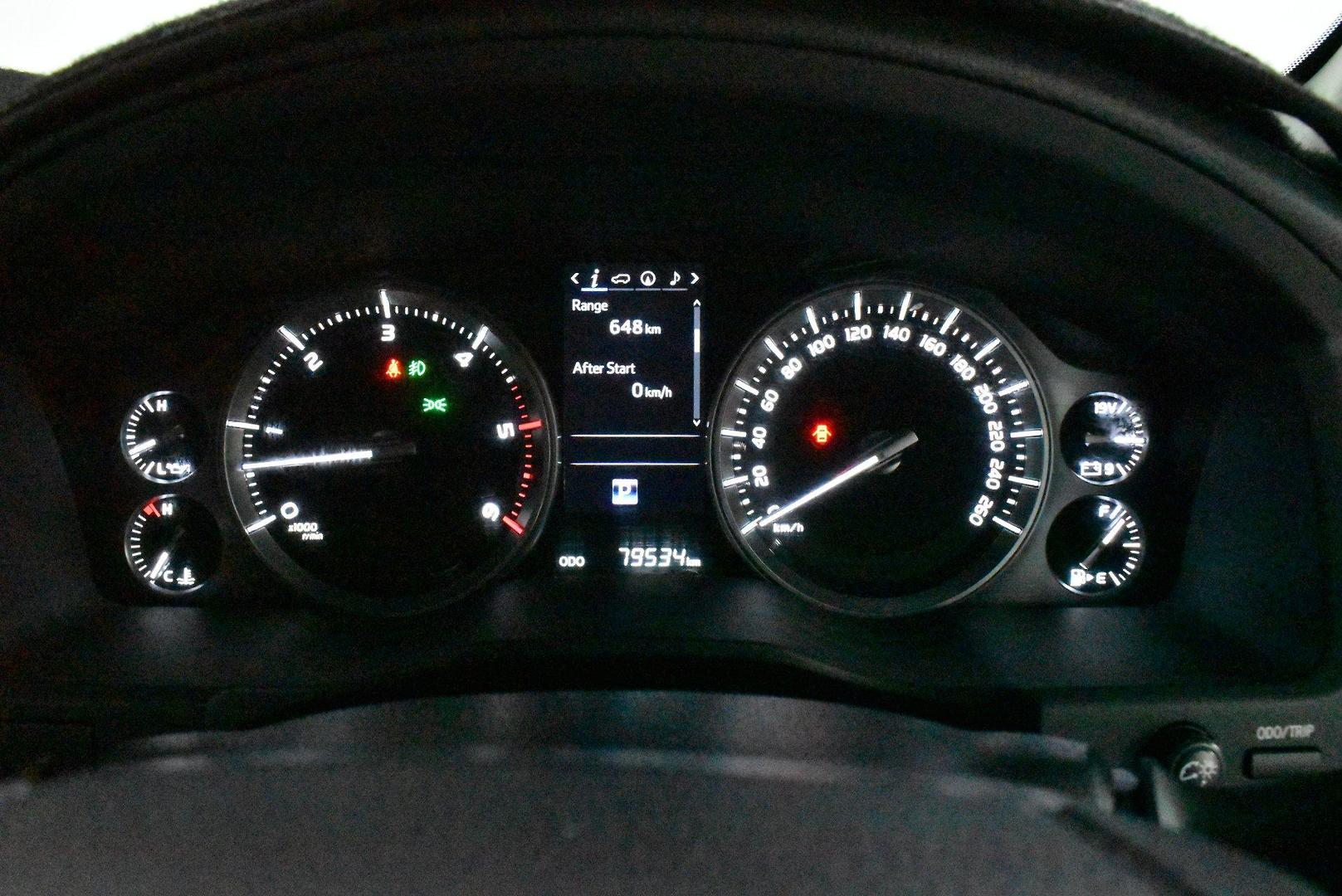 2018 Toyota Landcruiser VX — photo 25