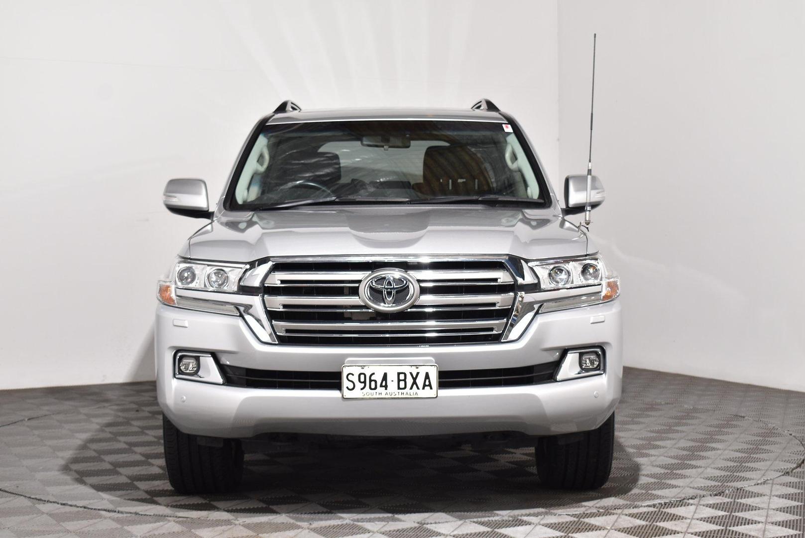 2018 Toyota Landcruiser VX — photo 3