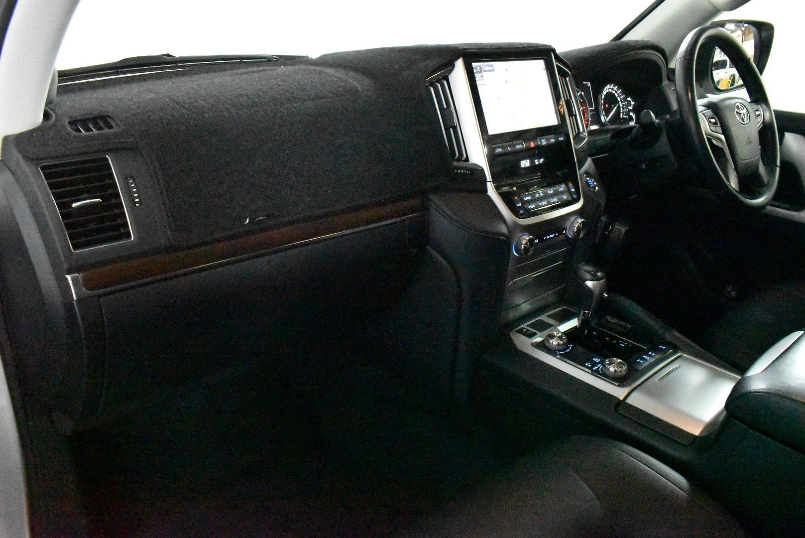 2018 Toyota Landcruiser VX — photo 6