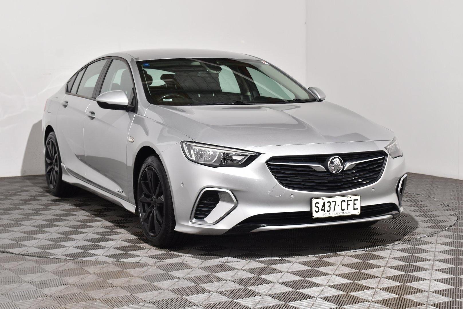 2018 Holden Commodore RS — photo 1