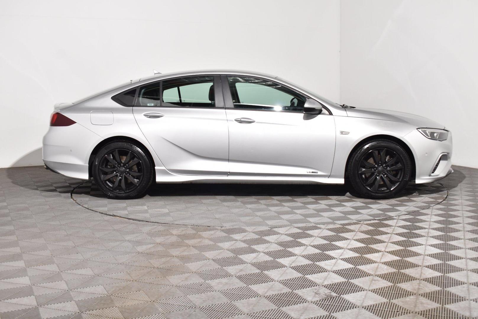 2018 Holden Commodore RS — photo 10