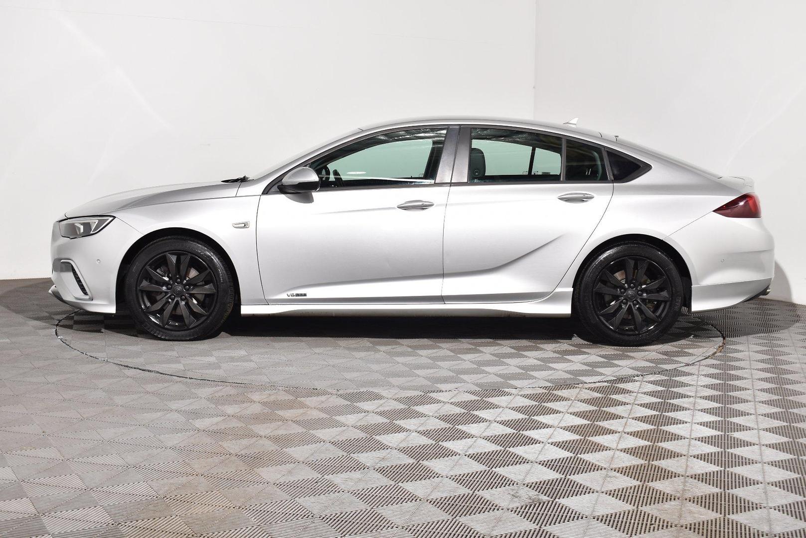 2018 Holden Commodore RS — photo 11