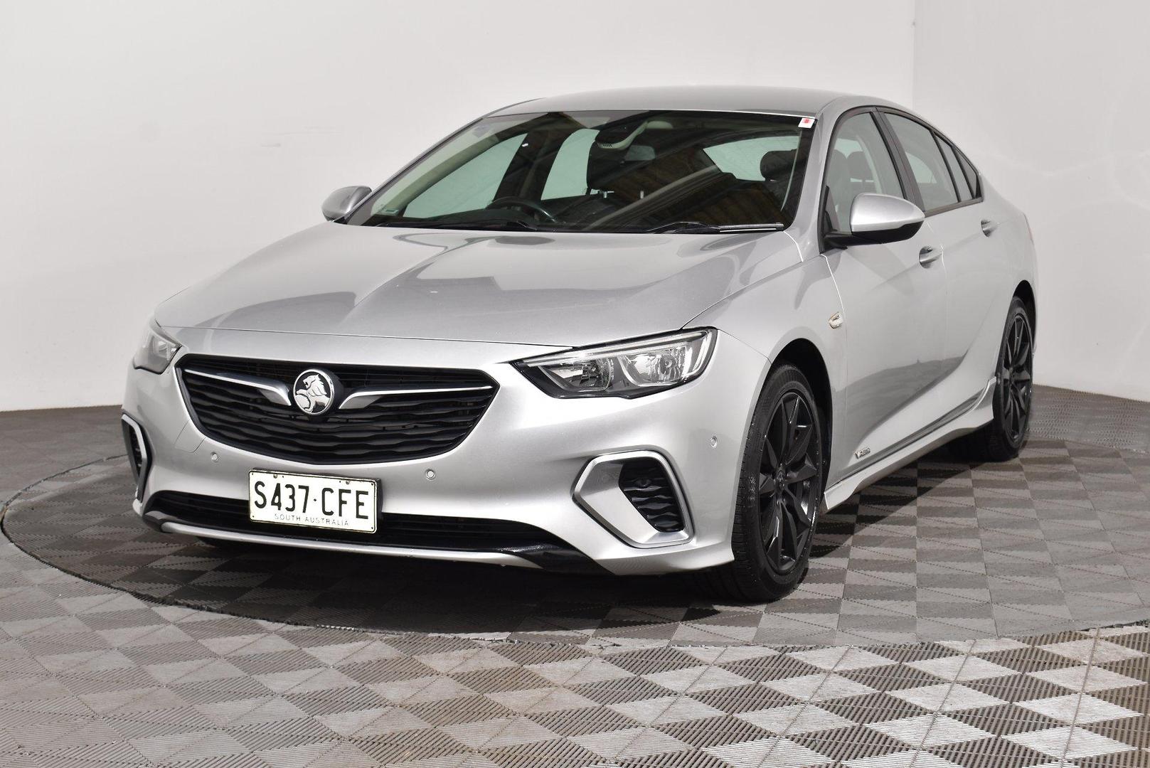 2018 Holden Commodore RS — photo 13