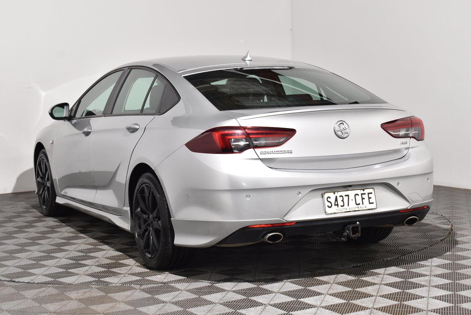 2018 Holden Commodore RS — photo 2