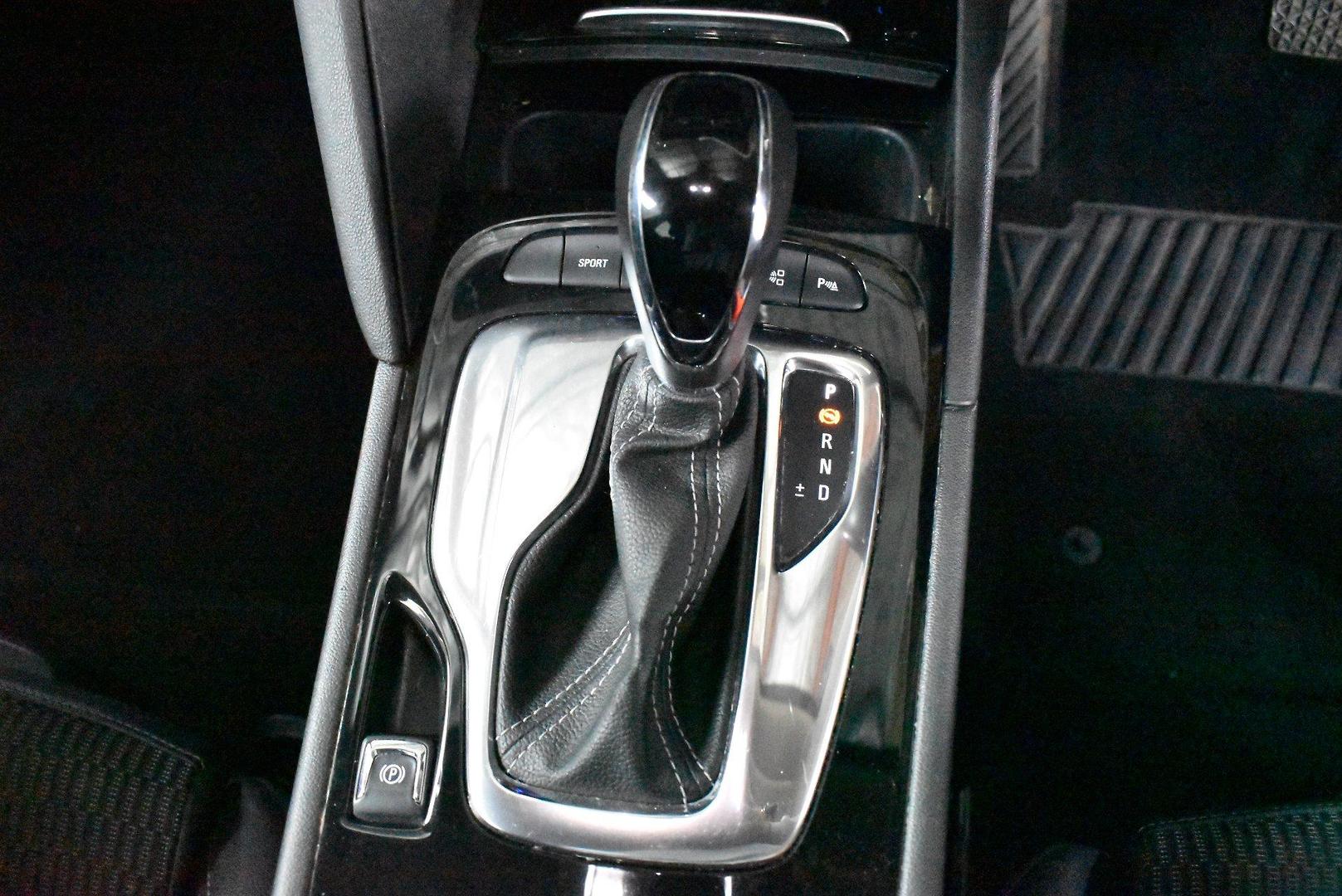 2018 Holden Commodore RS — photo 20