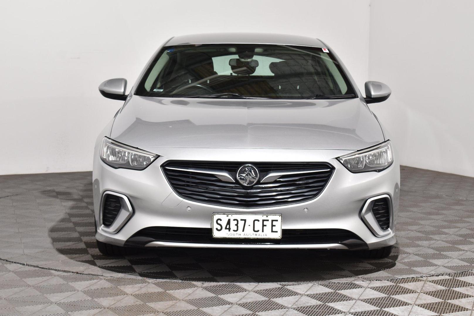 2018 Holden Commodore RS — photo 3